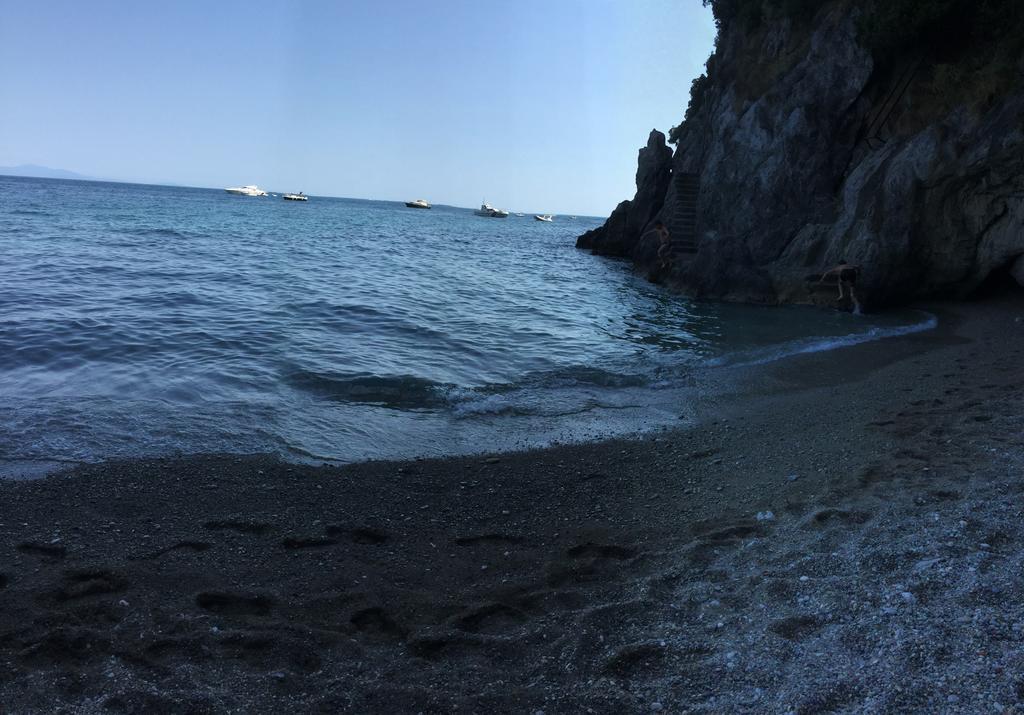 Il Capriccio Di Maria Guest House Vietri Luaran gambar